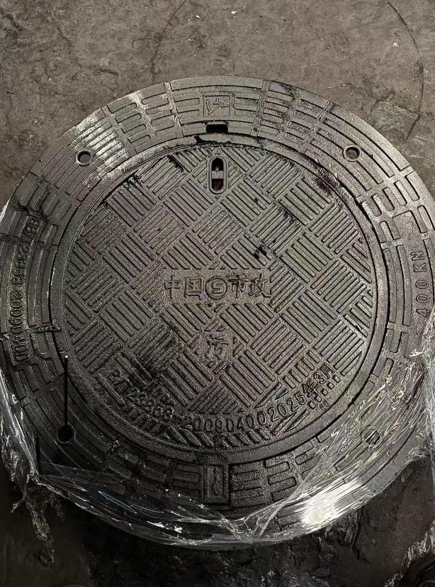 娄星球墨铸铁防沉降井盖展示